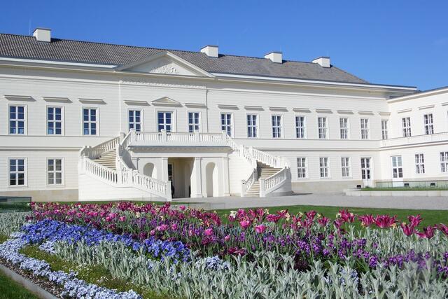 Zu Einweihung kam auch hoher Welfenbesuch aus London. Zwei englische Prinzessinnen und natürlich der Welfenerbe Prinz Ernst August von Hannover, der sich nicht selten in Hannover blicken lässt.