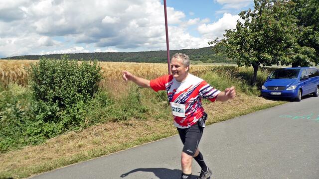 Siegerpose - 5. Himmelswegelauf − ein »Wettlauf zu den Sternen«