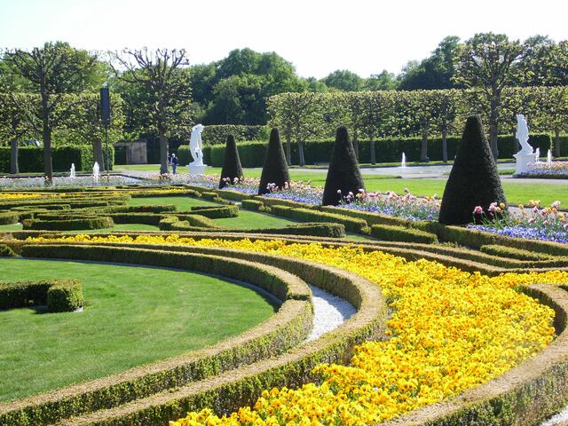 Unterhalten haben sie sich dabei vermutlich in der Sprache des Hofes, dem Französischen. Doch Sophie sprach auch Holländisch, Italienisch und natürlich Deutsch.