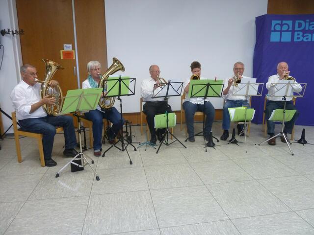 Die Deistermusikanten,untermalten alles mit flotter Musik.