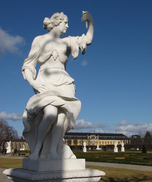 Spieglein, Spieglein in der Hand, wer ist die Schönste im ganzen Land? Die Voluptas steht in der römischen Mythologie für Lebenslust und sexuelle Lust.