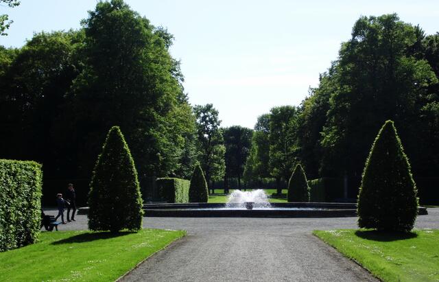 Dahinter folgen die vier Heckenquartiere des Nouveau Jardin, 1706 angelegt.