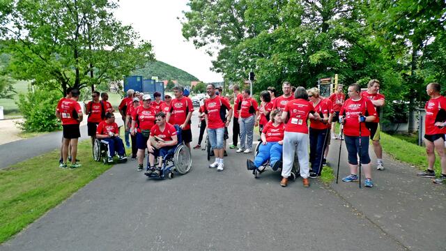 Gruppenbild am Waldschlößchen - 5. Himmelswegelauf − ein »Wettlauf zu den Sternen«