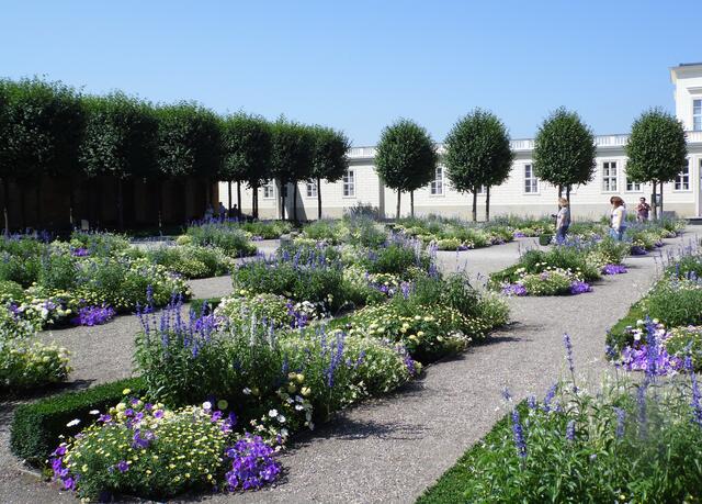 Wer seinen Eintrittsobulus entrichtet hat, gelangt durch diesen Bereich in die Gartenanlagen.