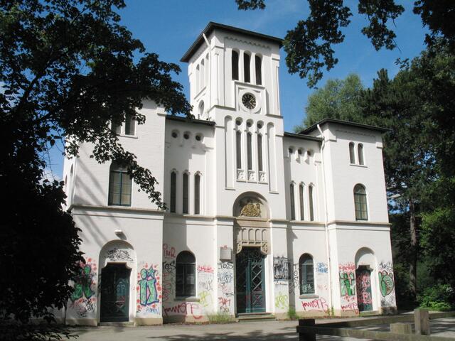 Die Wasserkunst hinter dem Garten. Leibniz hatte 1696 die Idee zu diesem Pumpwerk, was aber erst 20 Jahr später von einem englischen Wasserbauingenieur in die Tat umgesetzt werden konnte.