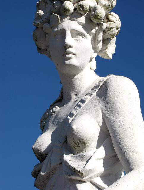 Die Kybele steht für das Sinnbild der Fruchtbarkeit der Erde.