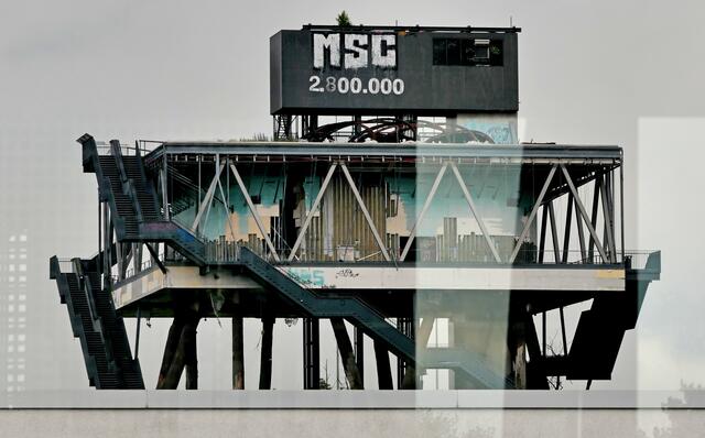 Was für eine Aussicht auf den Holland Pavillon der Expo 2000, jetzt nur noch ein Lost Places