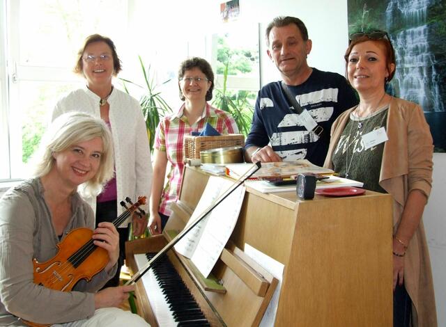 Ein Teil der Lehrkräfte: (von links) Margarete Issy Wanner, Susanne Weis, Steffi Saule sowie die Ballettlehrer Dariusz und Angelika Szwarc.