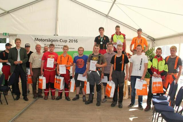 Siegerehrung U24 Niedersachsenklasse, Nds. Juniorenmeister Hendrik Korne aus Wolfenbüttel | Foto: NLF