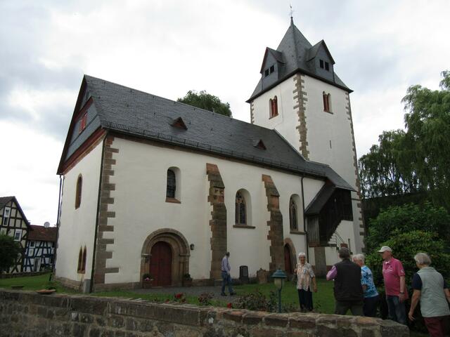 Martinkirche und die kleine Gruppe der Myheimatler. Älteste Kirche Marburgs.