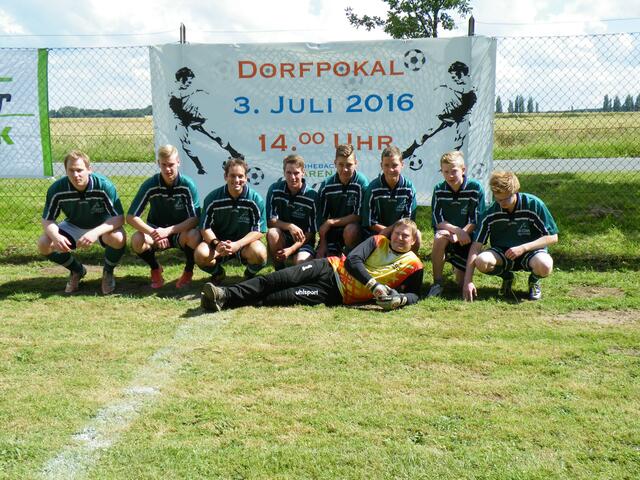 54. Grünes Trikot - das Team des Oberdorfs: von links - unbekannt, Max Umbach, Daniel Rath, Sören Jordine, Kevin Bauer, Nico Bauer, Jannik Schnabel, Ruben Rokahr, Torwart Matthias Schnabel (Schnubbel).