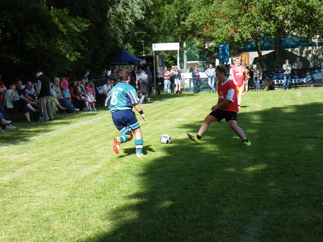 81. Action im Spiel.