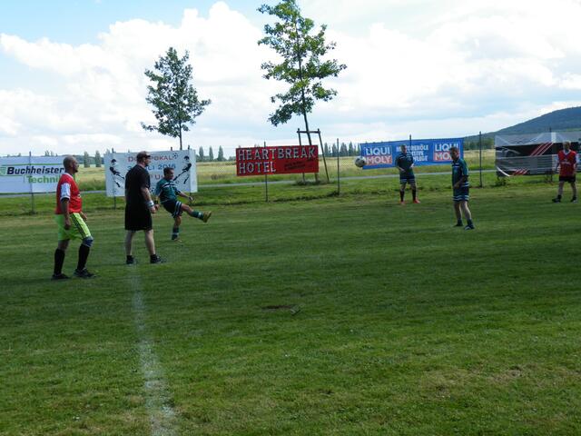 85. Zweite Halbzeit; Action im Spiel.