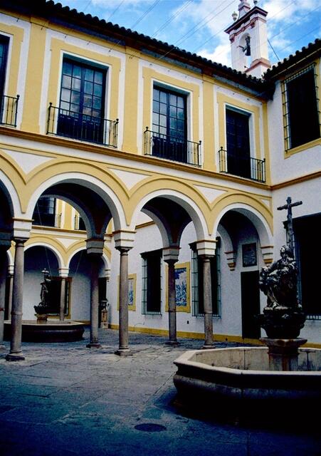 Sevilla quillt über von schönsten Gebäuden. Versäumen Sie nicht den Blick in spektakuläre Innenhöfe.