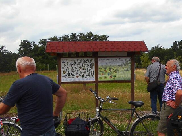 . . . am Rande des Stadtparks Burgdorf, ein Projekt des NABU Burgdorf, eine Streuobstwiese, ein Stück Kulturlandschaft ist entstanden . . .