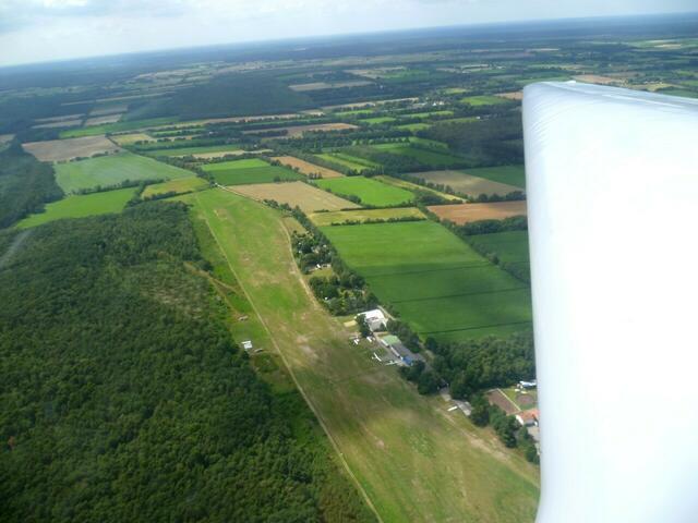 Segelflugplatz Ehlershausen. Landeanflug in Vorbereitung.