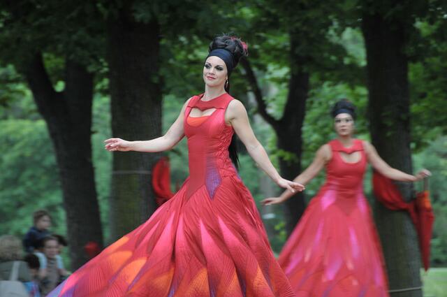 Wieder mit dabei: Teatro Pavana - wunderschöne Tänze auf Stelzen