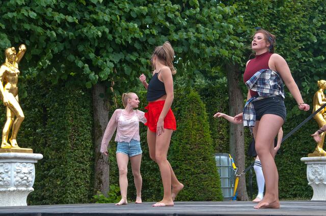 Im Gartentheater: Feuerwerk der Turnkunst.