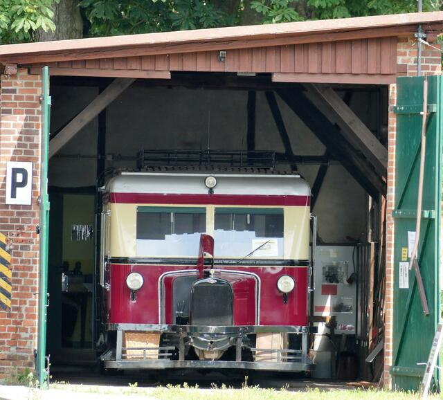 Triebwagen T41 in seiner Garage