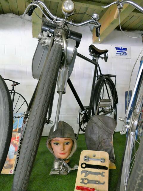 Wanderer 1940 mit "Rex am Riemen" 1952