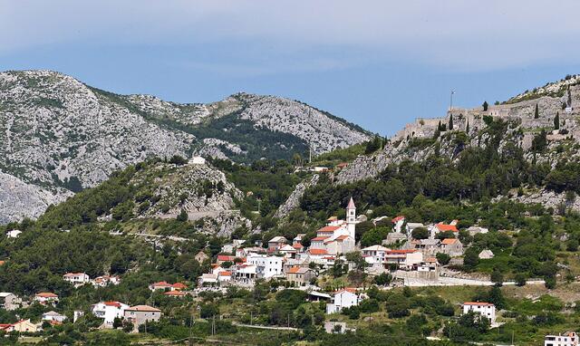 Blick auf Klis mit der Burg auf dem Berg