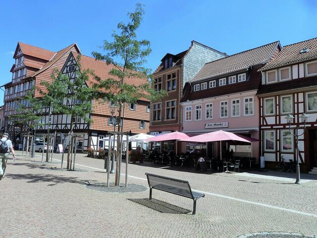 Straße mit Fachwerkhäusern.