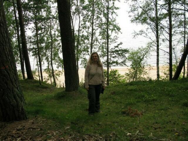 Astrid Günther an der Küste von Saulkrasti