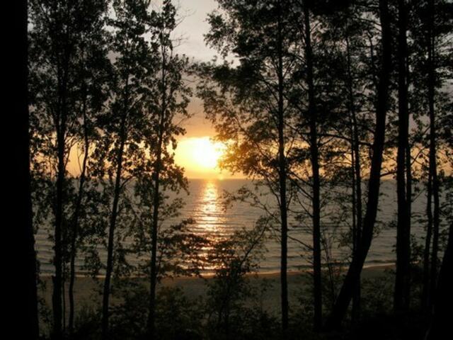 Sonnenuntergang über der Ostsee in Saulkrasti
