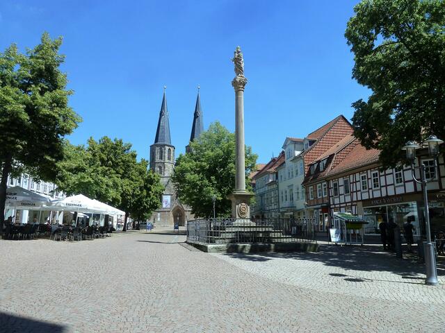 Die Mariensäule vor dem Dom.