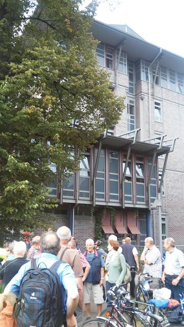Vor der HNO Klinik Nordstadt..