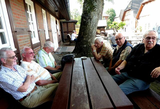 ....... noch eine kurze Pause an der frischen Luft bevor es nach Bad Nenndorf geht.
