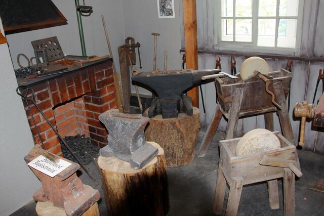 Blick in die Huf-und Nagelschmiede im Heimatmuseum.
