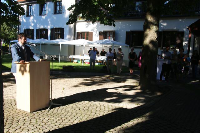 Sozialreferent Stefan Kiefer begrüßt die zahlreich erschienenen Gäste.