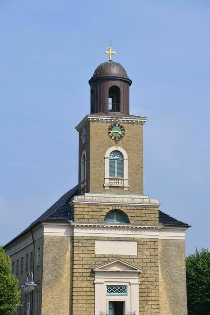 Direkt am Husumer Marktplatz liegt die von 1829 bis 1833 erbaute Marienkirche (Foto: Katja Woidtke)