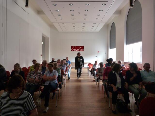 Hörsaal im Museum gut gefüllt