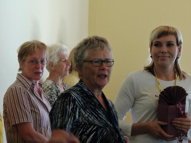 Ute Dubbels gratuliert zum Geburtstag und wir singen ein Ständchen