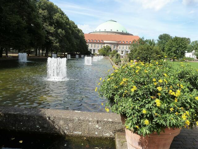 Hier die vielen kleinen Springbrunnen.