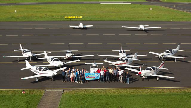 Glasair-Convention auf der Lipper Höhe: Piloten aus ganz Deutschland, aus England und Österreich waren zum Familientreffen auf den Siegerland-Flughafen gekommen. | Foto: Sven Vollert