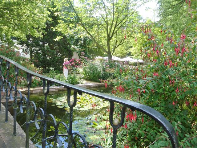 Eine Brücke zur anderen Seite.