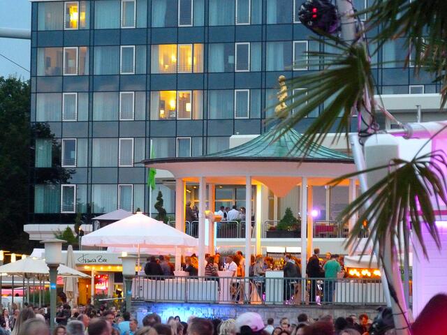 Party, Pavillion und Potel - äh, Hotel
