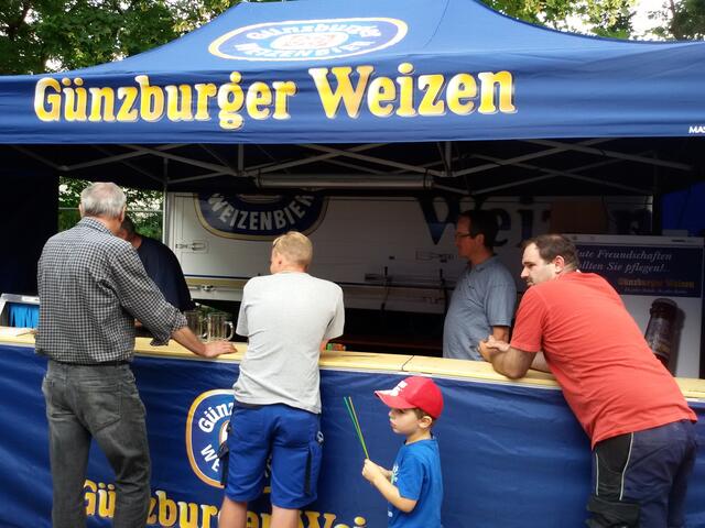 .. auch am Bierausschank steht alles für den Ansturm bereit ..