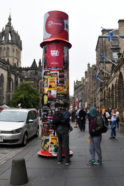 Litfaßsäule in Edinburgh | Jeder heftet seine Informationen einfach daran | Foto: SCHWARZE-art-PHOTOGRAPHIE