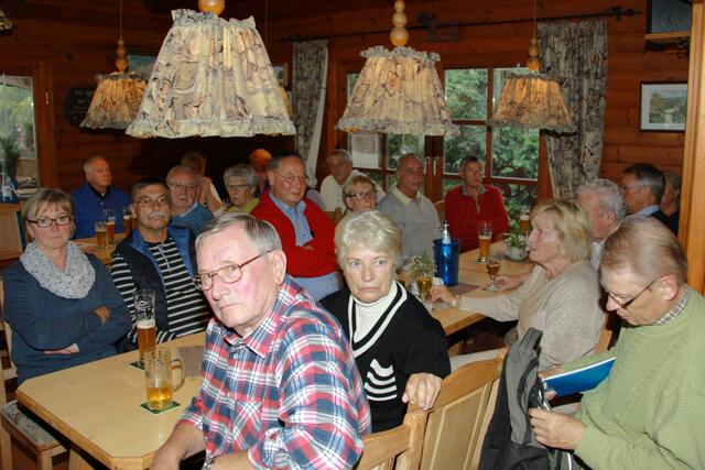 Zum Haus & Grund-Stammtisch war die Waldgaststätte Bismarkturm bis auf den letzten Platz besetzt.