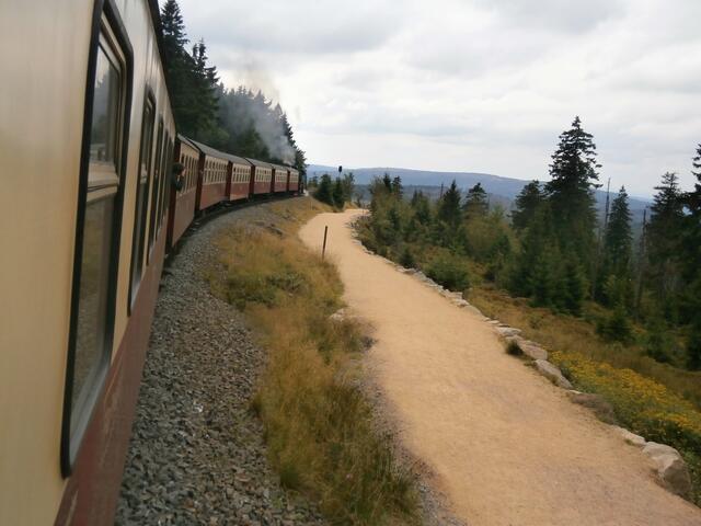 Wanderweg entlang der Bahnstrecke