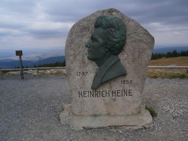 Auch für ihn gibt es hier einen Gedenkstein