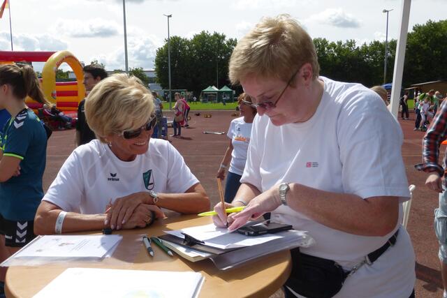 Warten auf die Urkunde