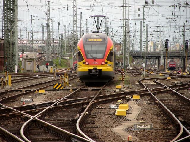 Am 12.4.2016 kann der Triebwagen nach Marburg nicht eingesetzt werden und muss aufs Abstellgleis.