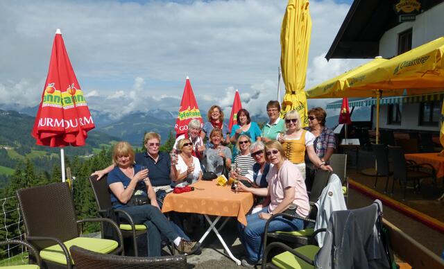 ein Gruß an die Daheim gebliebenen, von der Terasse des Berggasthofes Treichelhof