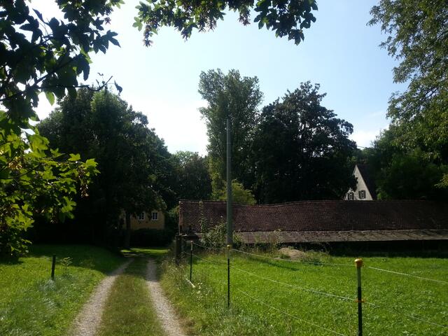 Blick zur Vorburg - auf dem Weg zur Ruine Haltenberg