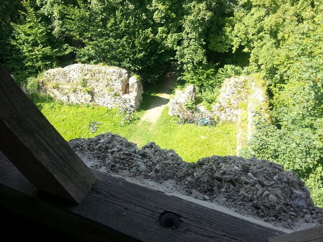 Blick in den Burghof (Richtung Nord)